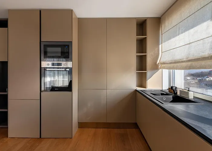 The View 1 Apartment *